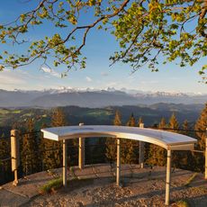 Aussicht vom Napf auf die Berge mit Panoramatafel